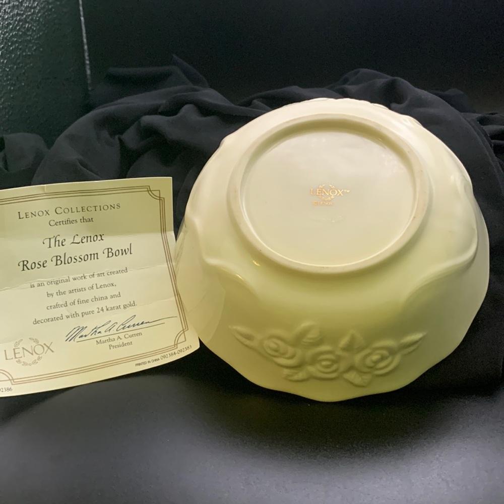- Lenox ROSE BLOSSOM 53/8inBowl Scalloped 24kEdge Embossed Gold Trim W/Cer…